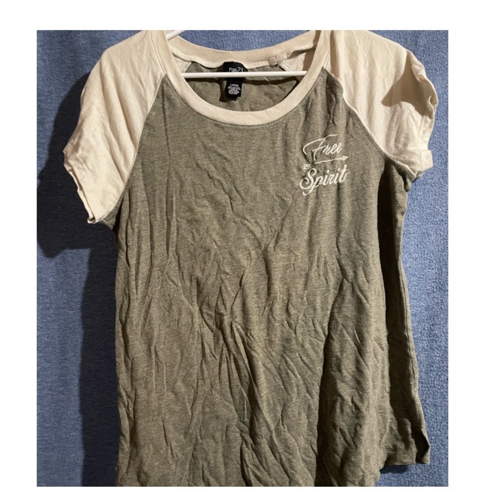 Rue 21 tee shirt, size larger
